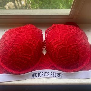 34DD Victoria’s Secret Lacey red push-up bra